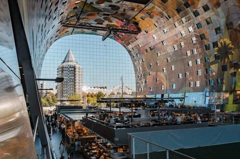 Self guided tour with interactive city game of Rotterdam