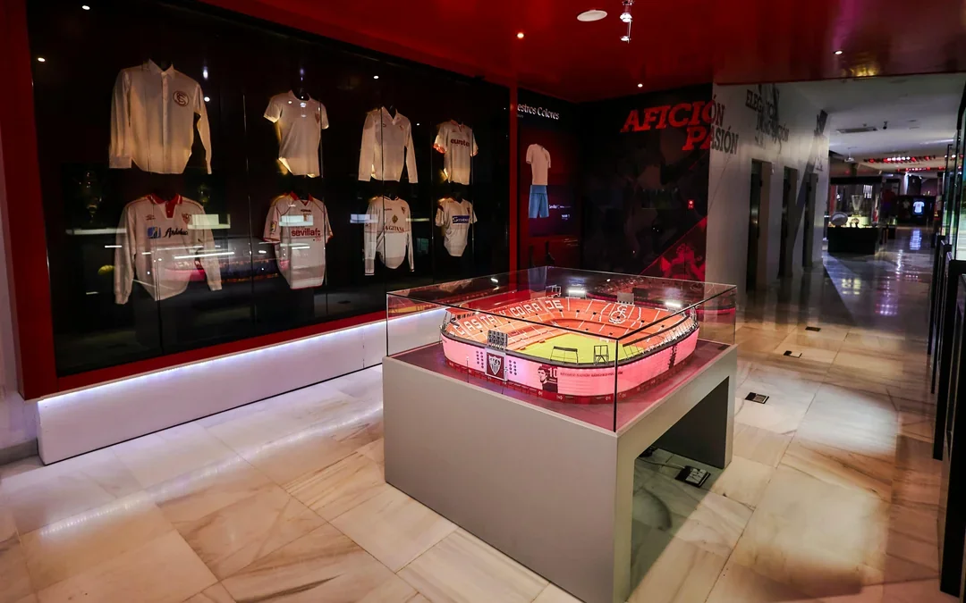 Sevilla FC: Ramón Sánchez-Pizjuán Stadium Tour with Audio Guide and Pitch Access Image 2