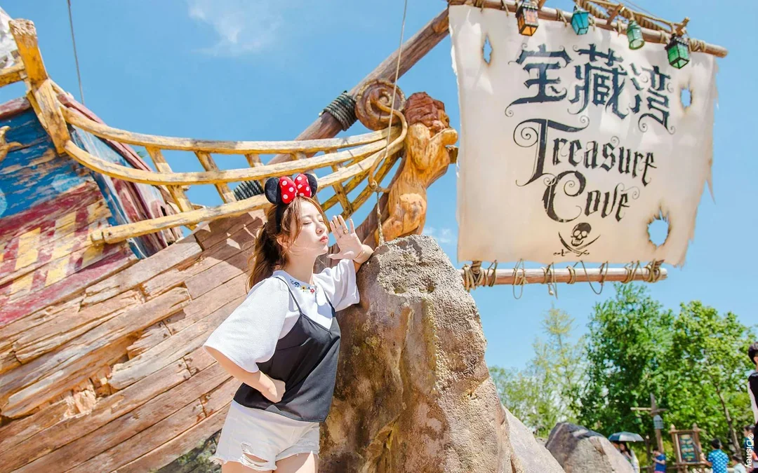Shanghai Disneyland 1-Day Ticket With Premier Access (6 Attractions) Image 5