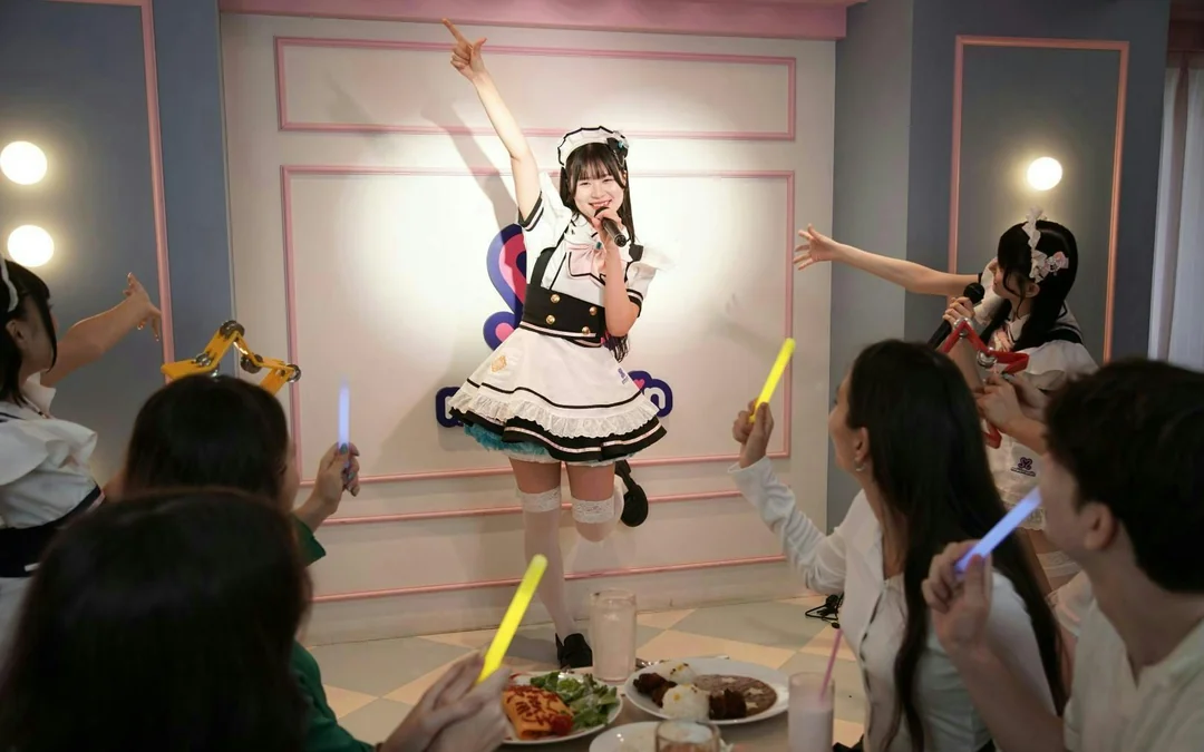 Shinjuku Maid Cafe by Maidreamin Image 6