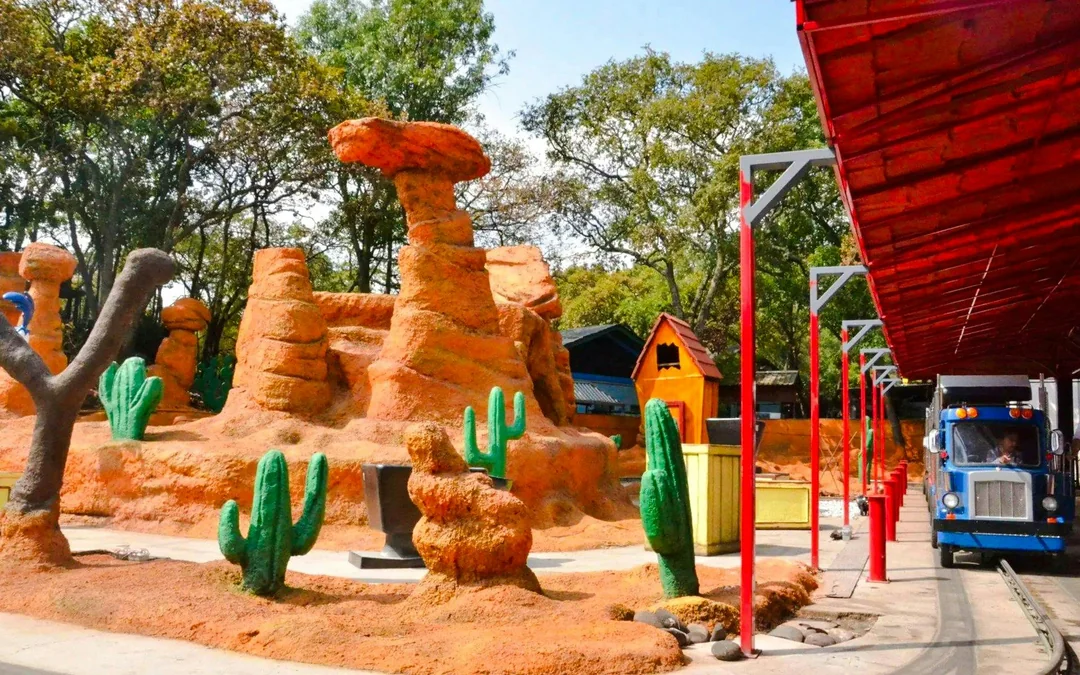 Six Flags Mexico One Day Ticket Image 2