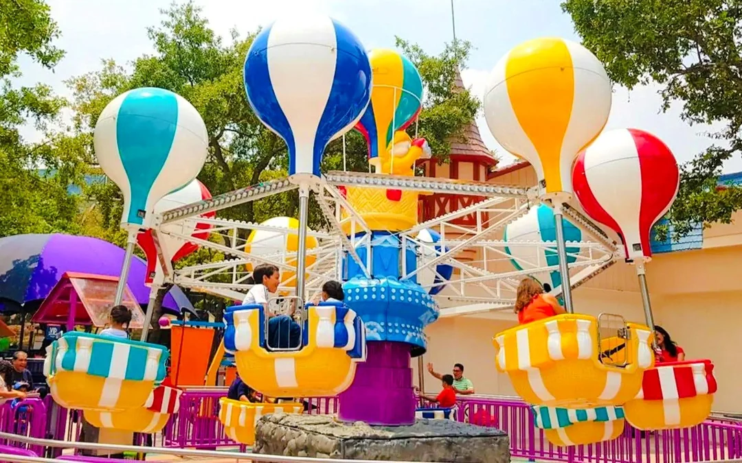Six Flags Mexico One Day Ticket Image 4