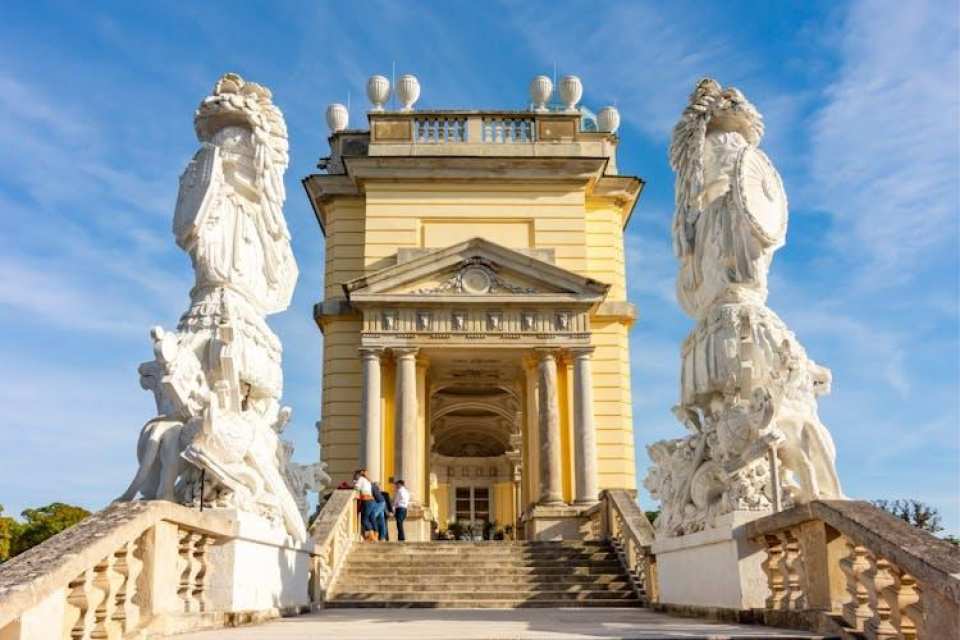 Skip-the-Line Entrance with Guide to Schonbrunn Palace and Gardens