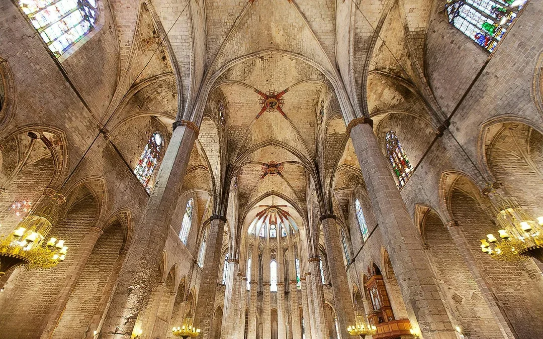 Skip-the-Line Guided Tour of Santa Maria del Mar Interior Image 6