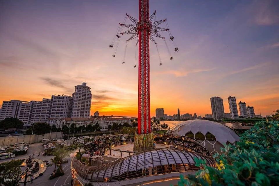 Skyflyers Giant Swing Ride at Asiatique Bangkok | Thailand