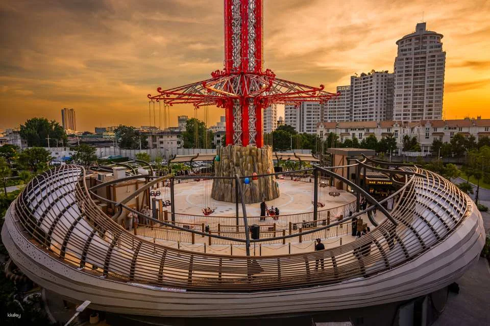 Skyflyers Giant Swing Ride at Asiatique Bangkok | Thailand