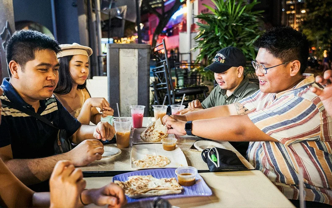 Small Group Guided Night Food Tour in Singapore Image 3