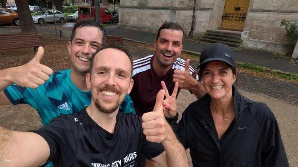 Small-group guided running city tour in Hamburg city centre