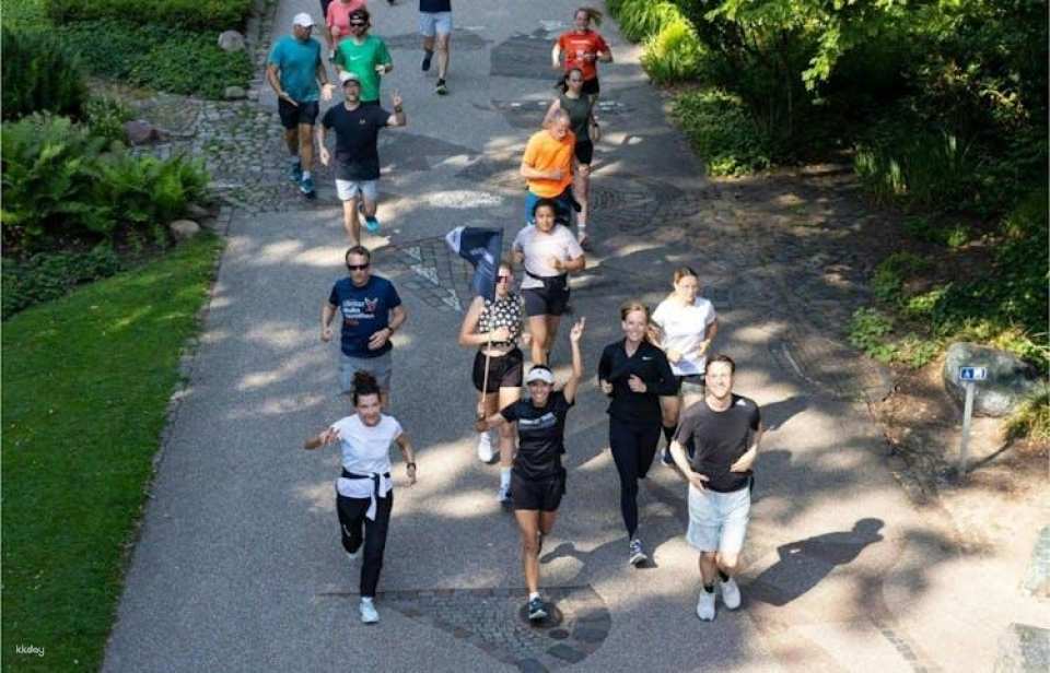 Small-group guided running city tour in Hamburg city centre