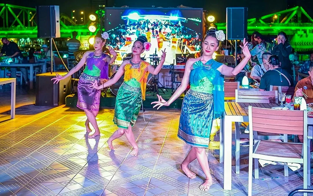 Smile Riverside Cruise with International Buffet Dinner & Thai Dance Image 7