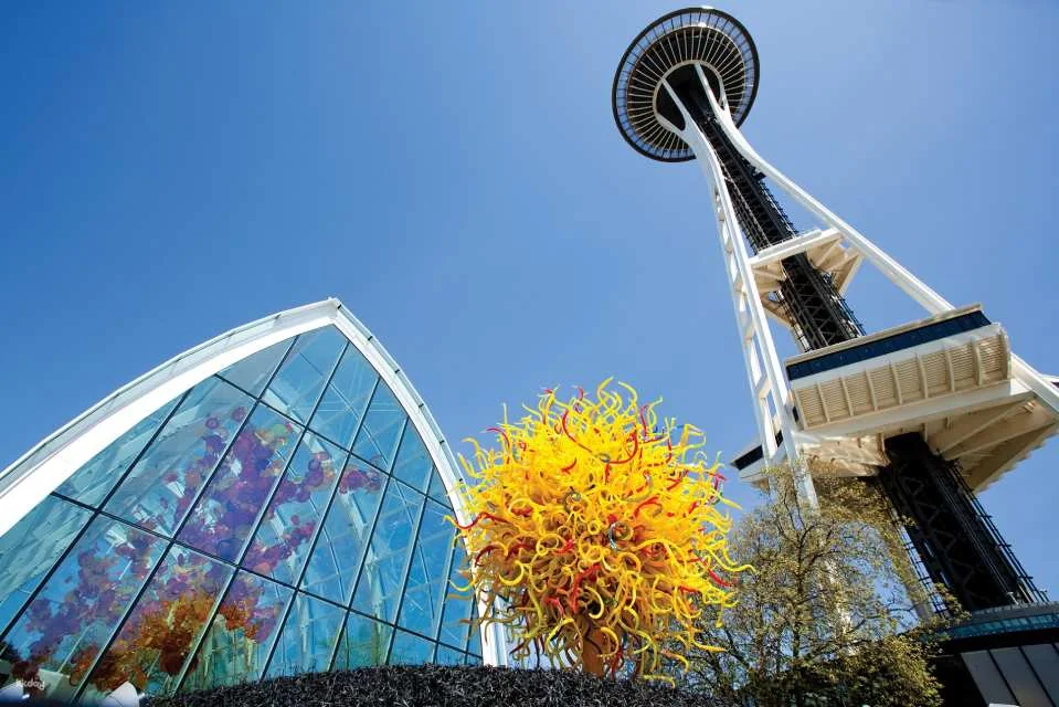 Space Needle and Chihuly Garden And Glass | Seattle