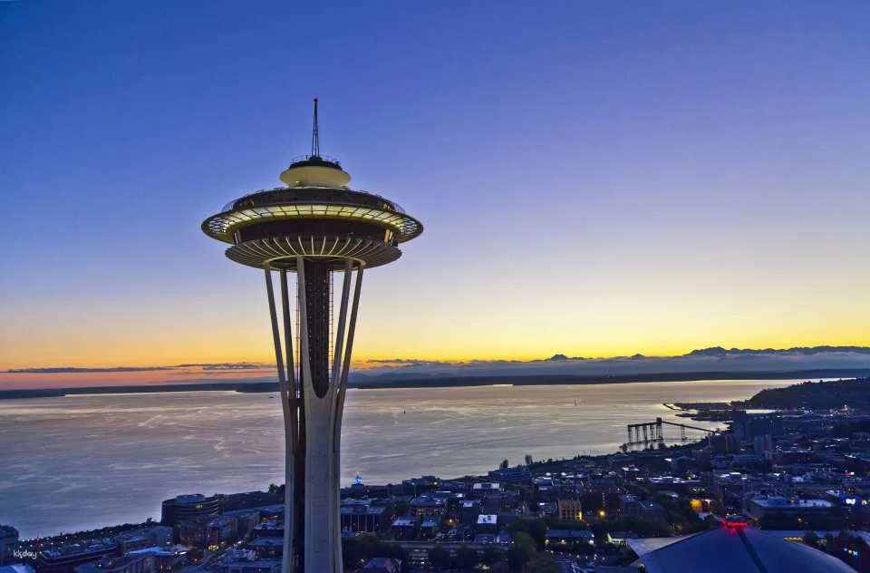 Space Needle and Chihuly Garden And Glass | Seattle