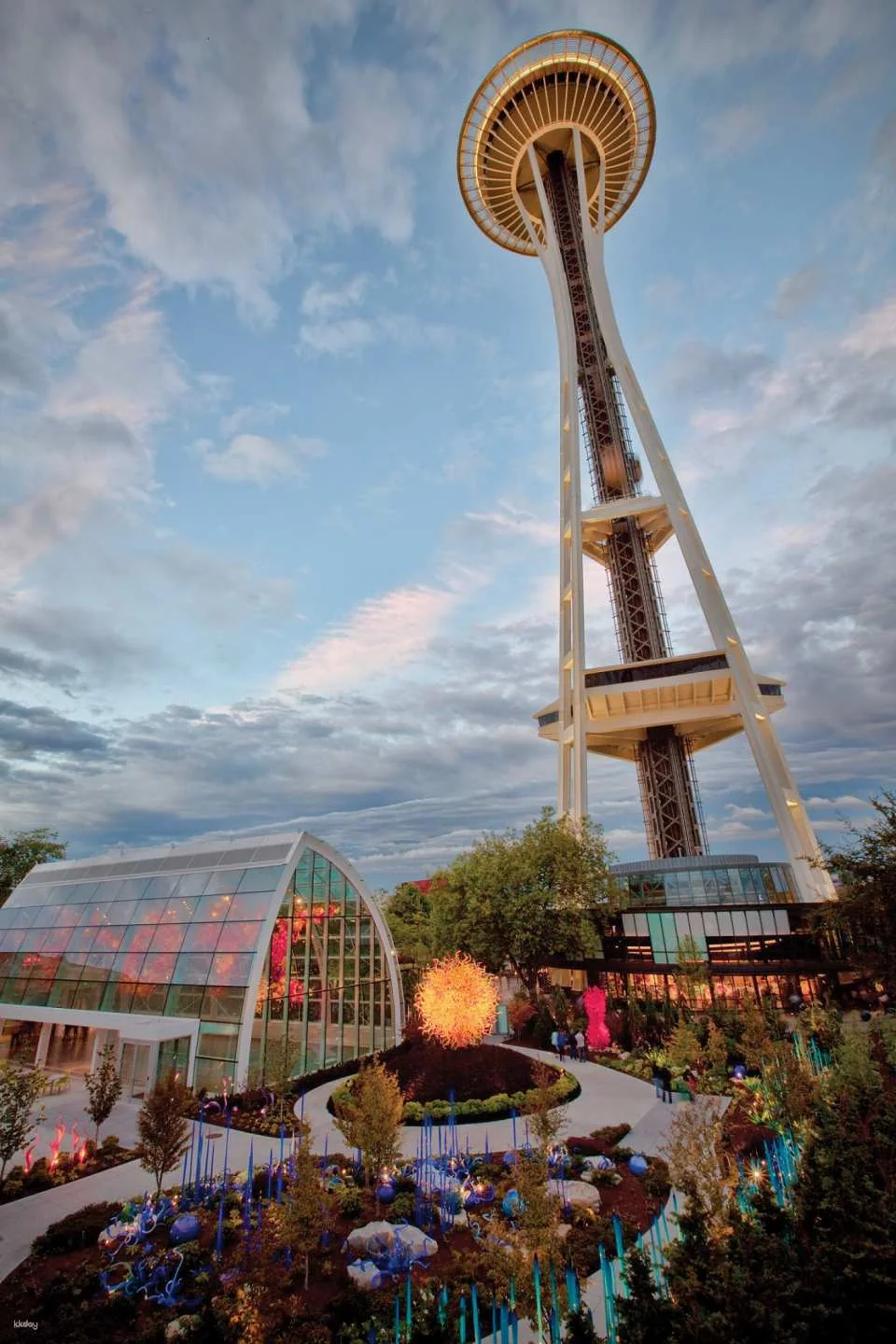 Space Needle and Chihuly Garden And Glass | Seattle