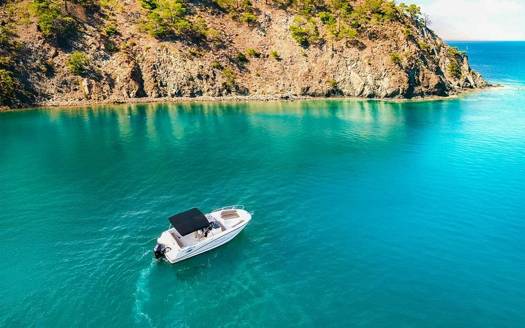 Speedboat Tour of Southern Islands on Yacht with Drink Image 3