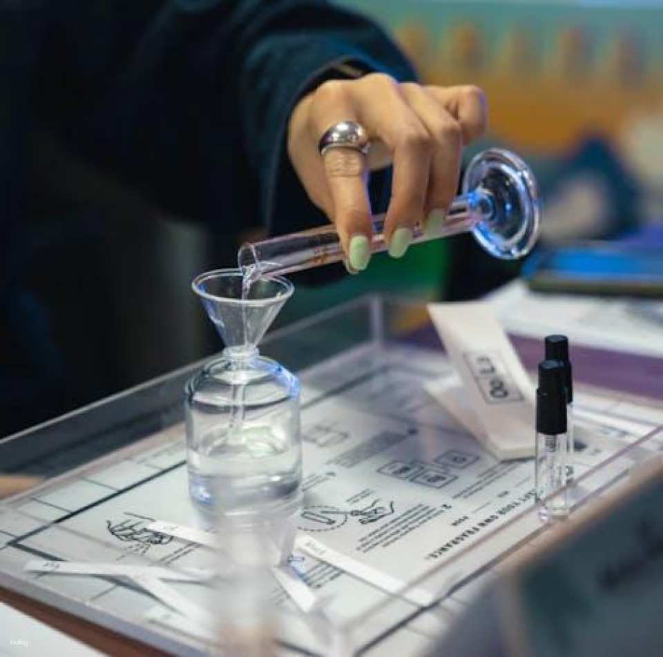 Splash and dash Arabic perfume workshop