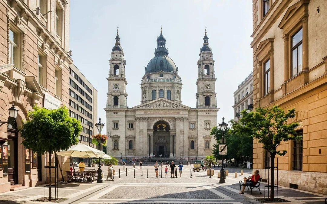 St. Stephen’s Basilica Guided Tour and Shoes Memorial Tickets Image 1