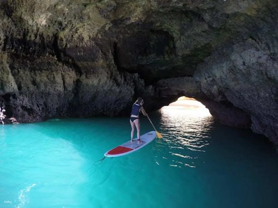 Stand-up paddle adventure along the Albufeira coastline