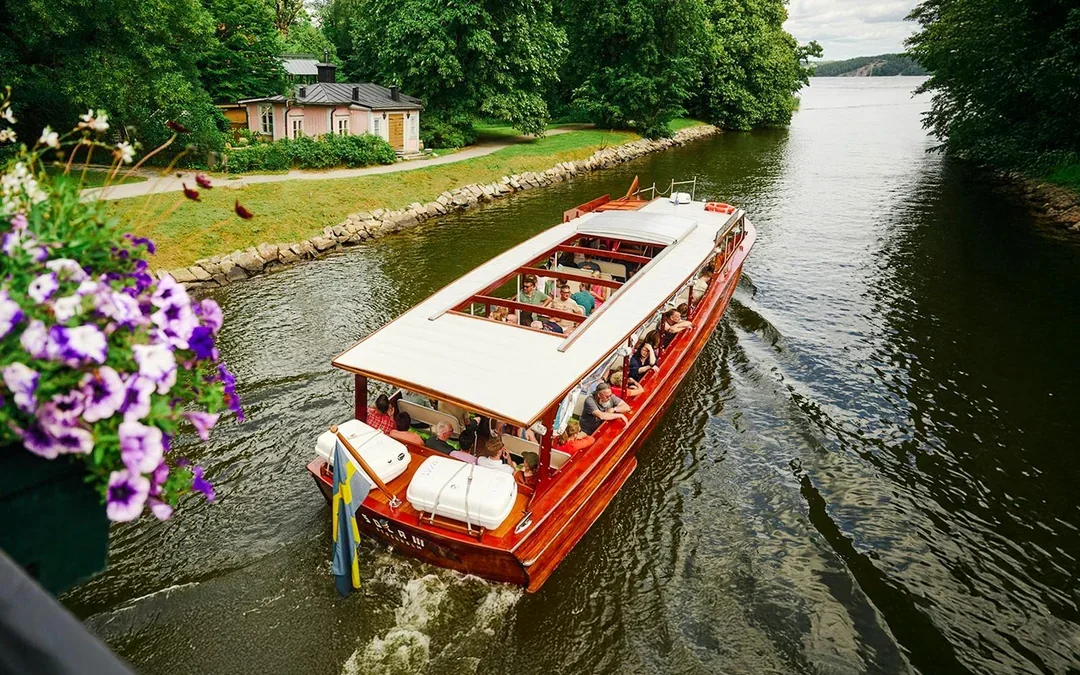 Stockholm: Archipelago Guided Cruise by Classic Eco-Friendly Wooden Boat Image 1