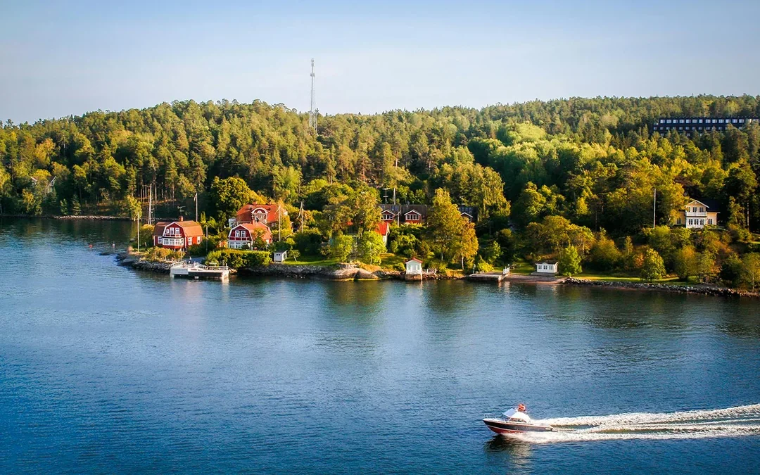 Stockholm: Archipelago Guided Cruise with Craft Beer Image 4