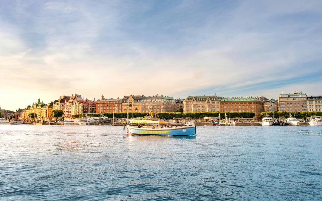 Stockholm: City Sightseeing Live Guided Cruise on an Eco-Friendly Electric Boat Image 7
