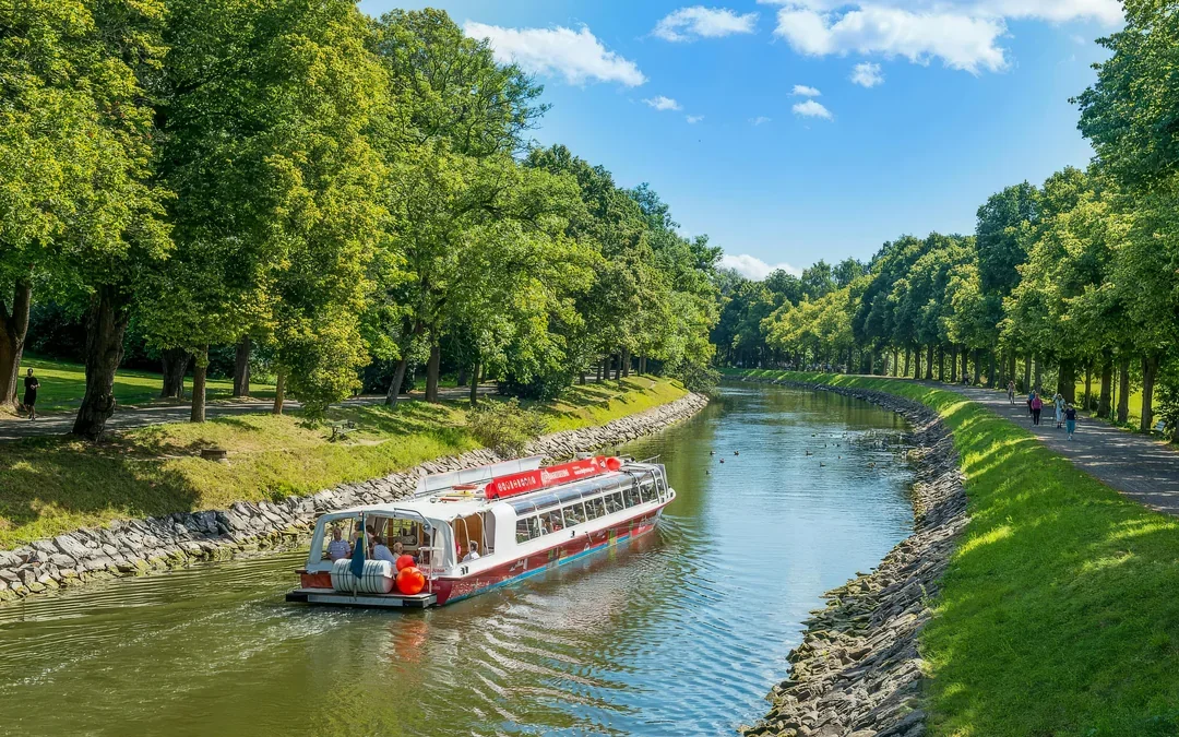 Stockholm: Royal Bridges & Canal Boat Tour with Audio Guide Image 1