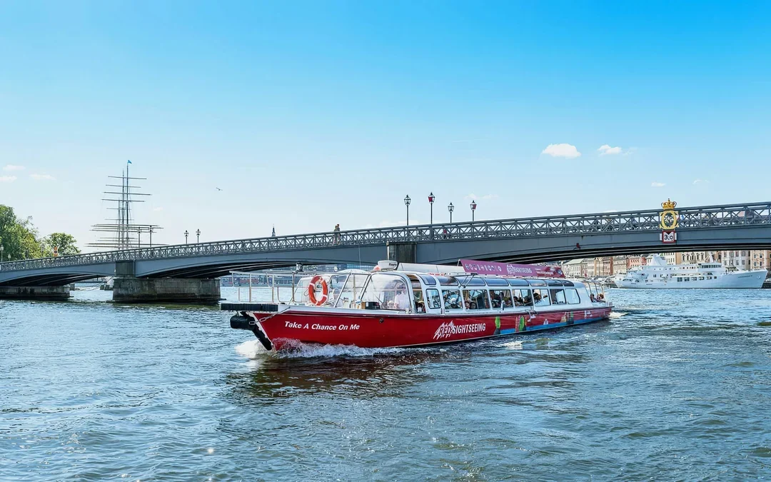 Stockholm: Royal Bridges & Canal Boat Tour with Audio Guide Image 6