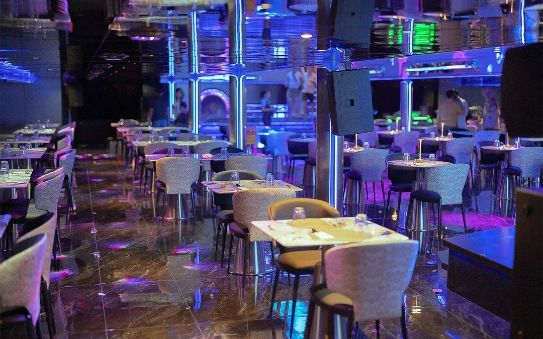 Super Galaxy Luxury Chao Phraya River Dinner Cruise Image 8