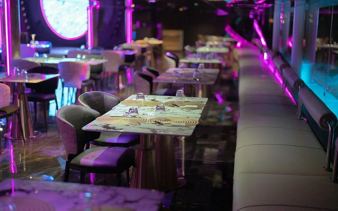 Super Galaxy Luxury Chao Phraya River Dinner Cruise Image 9