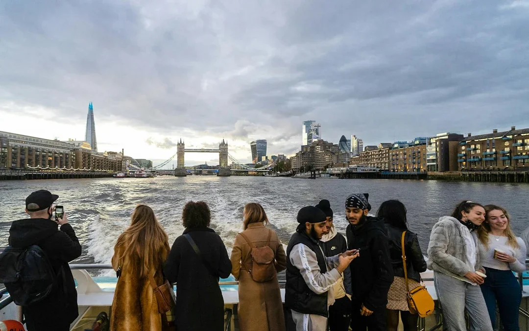 Thames River Uber Boat Trip Image 12