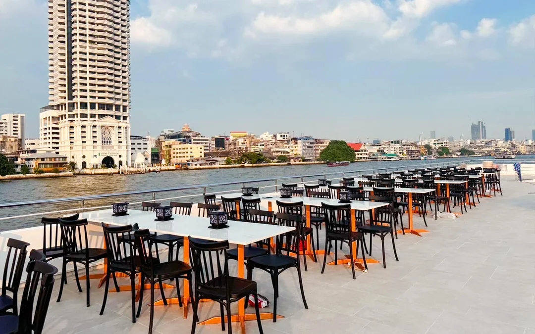The Luxury White Dinner Cruise at ICONSIAM Image 7
