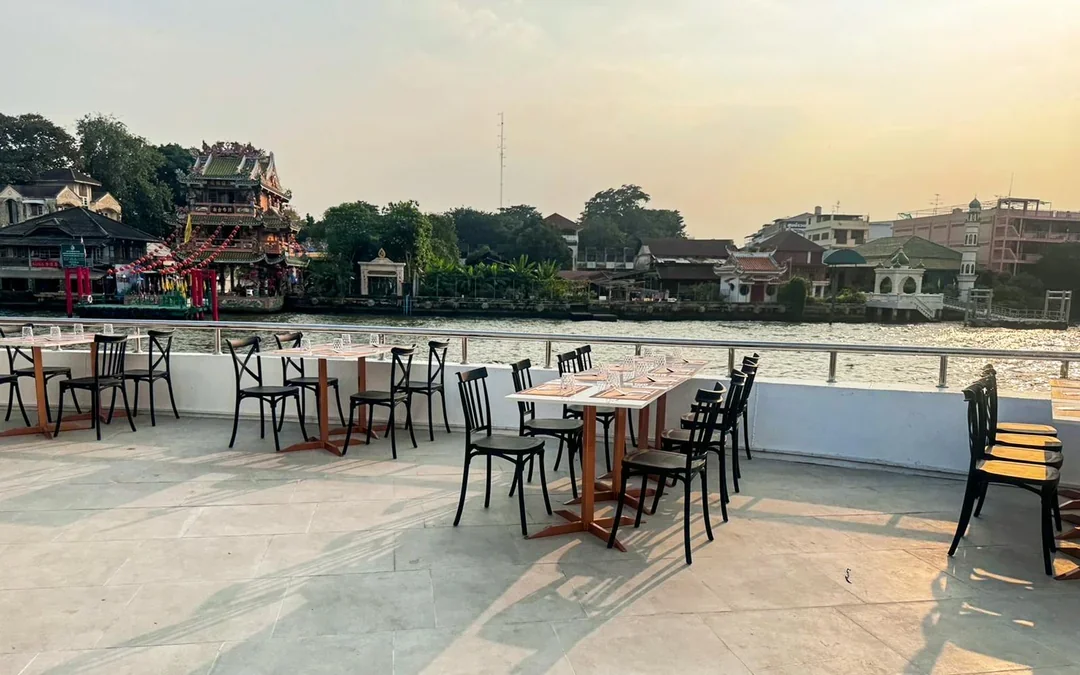 The Luxury White Dinner Cruise at ICONSIAM Image 8
