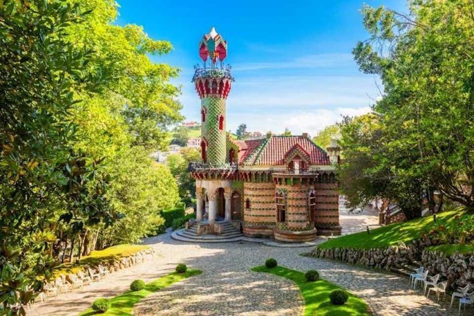 Skip-the-line ticket to El Capricho de Gaudí