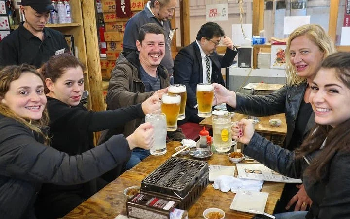 Tokyo Bar Hopping Tour in Shinjuku (All-You-Can-Drink + Dinn Image 1