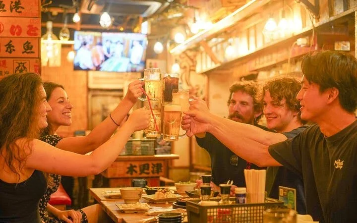 Tokyo Bar Hopping Tour in Shinjuku (All-You-Can-Drink + Dinn Image 8