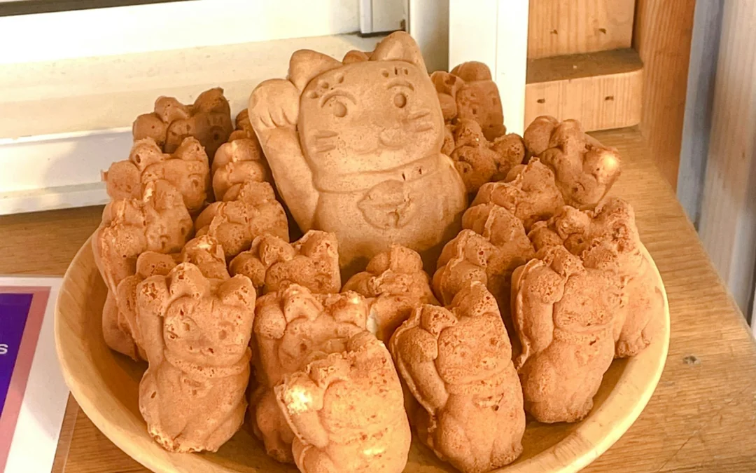 Tokyo Cat-Themed Walking Tour: Gotokuji Lucky Cat Temple and Harajuku Cat Cafe Image 3