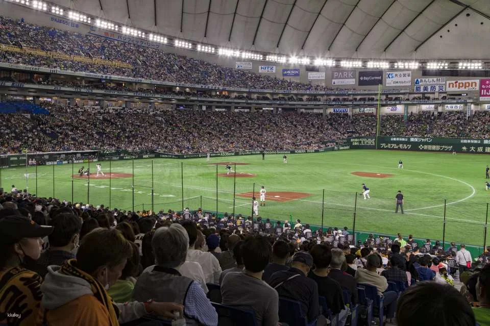 Tokyo Dome | Yomiuri Giants Baseball Game Tickets | Includes Official Giants Support Towel