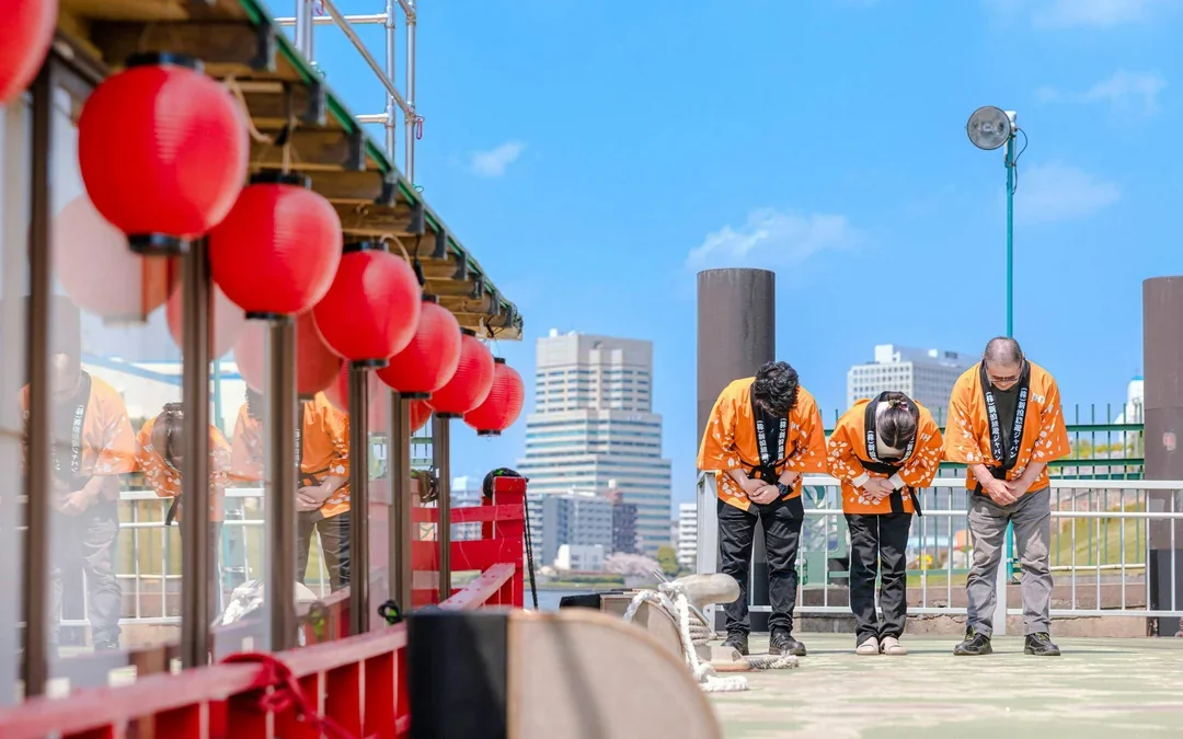Tokyo Half-Day Tour: Imperial Palace, Tsukiji & Tea Cruise Image 4