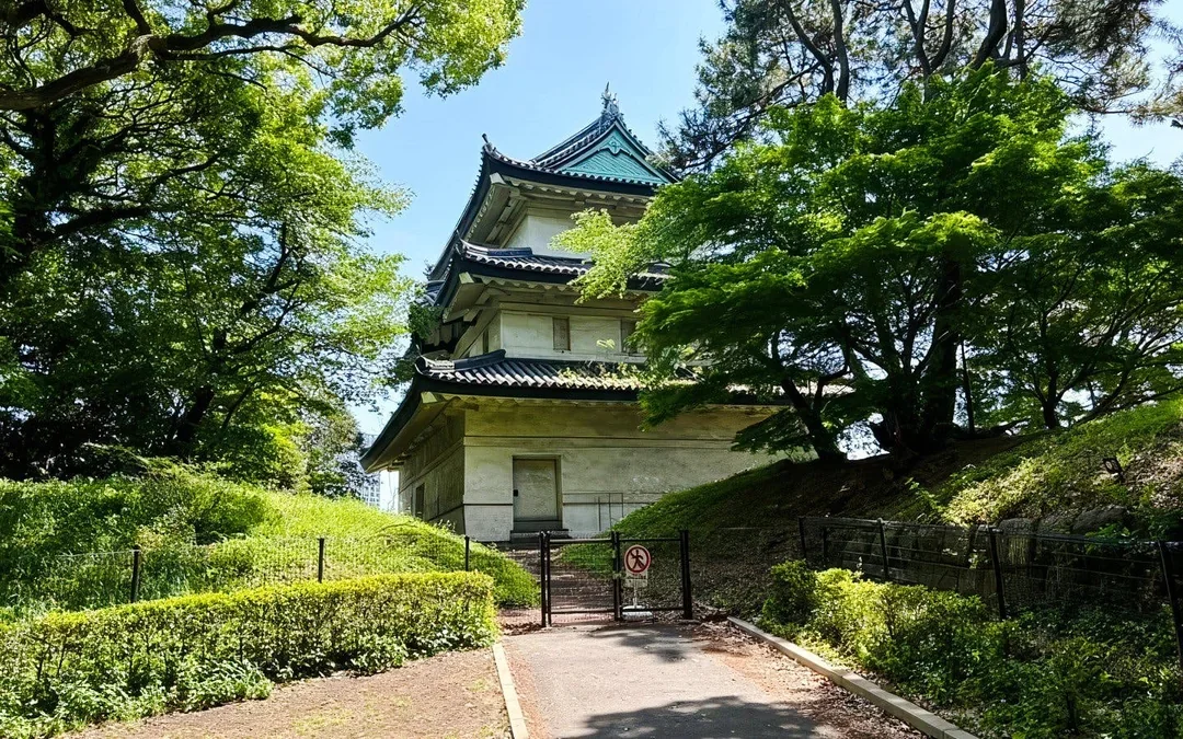 Tokyo: Imperial Palace East Gardens & Edo Castle Guided Walking Tour Image 8