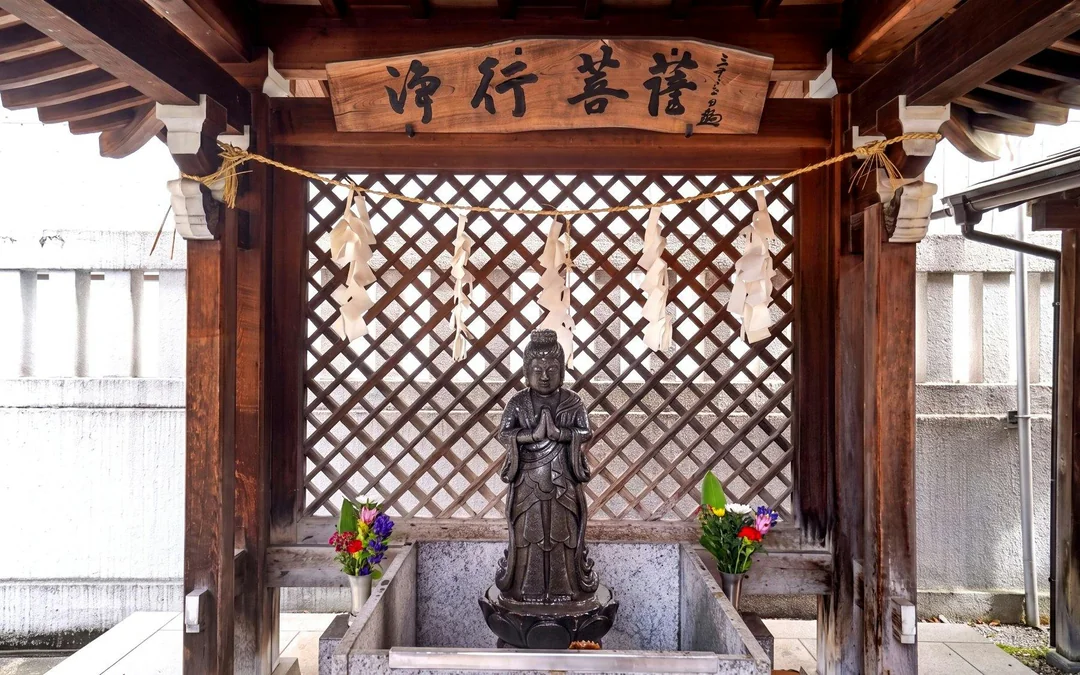 Tokyo Samurai Experience: Guided Kagurazaka Walking Tour, Swordplay Lesson, Kimono Rental, and Traditional Japanese Lunch Image 4