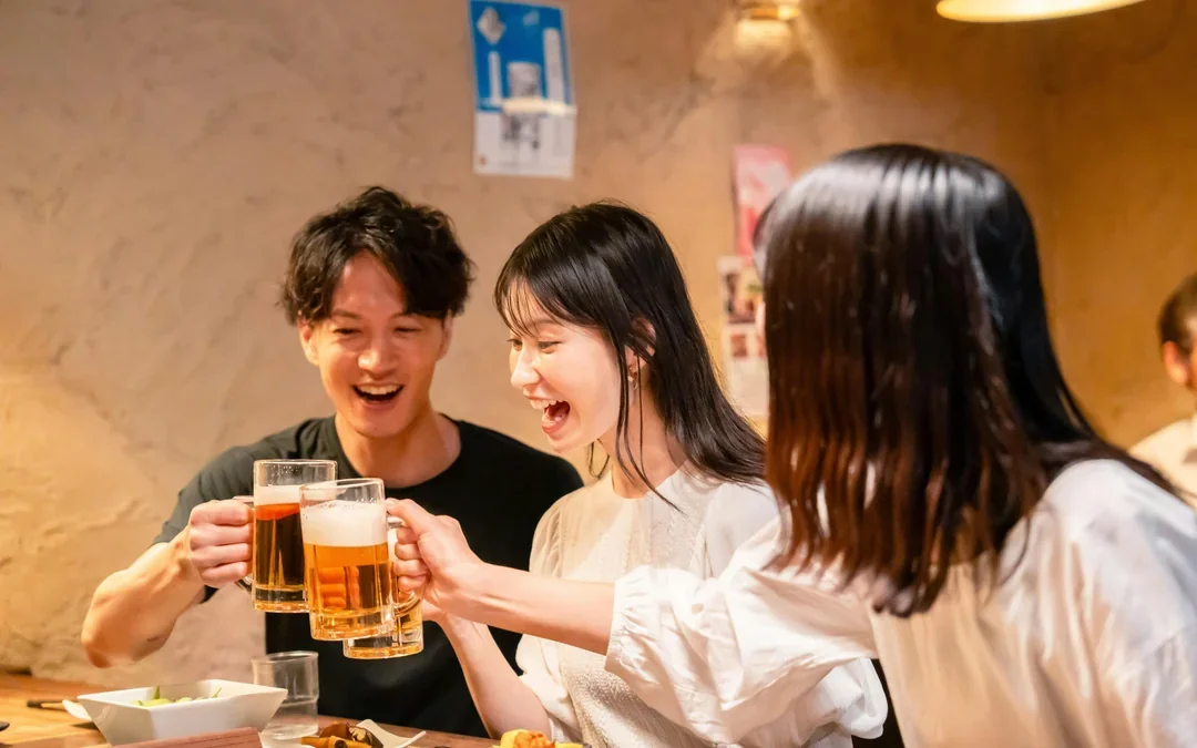 Tokyo: Shinjuku Bar Hopping Tour with All-You-Can-Drink and Dinner Image 9