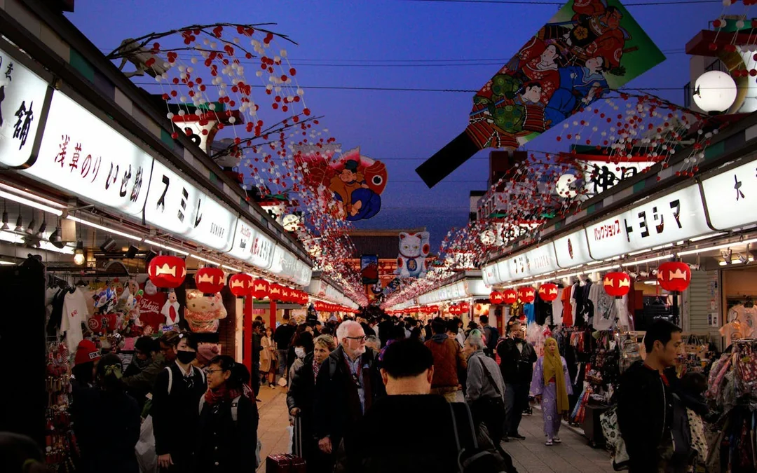 Tokyo Shitamachi Heritage Walking Tour Featuring Tsukiji and Asakusa Artisan Culture Image 6
