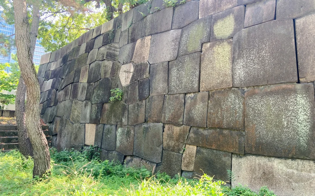 Tokyo Small-Group Walking Tour of Imperial Palace East Gardens Image 8