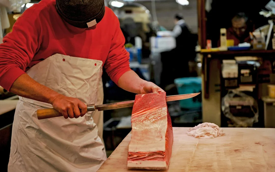 Tokyo: Toyosu Tuna Auction and Tsukiji Market Guided Walking Tour Image 3