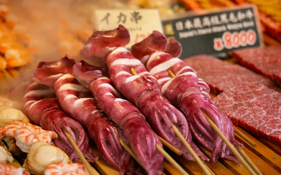 Tokyo: Toyosu Tuna Auction and Tsukiji Market Guided Walking Tour Image 4