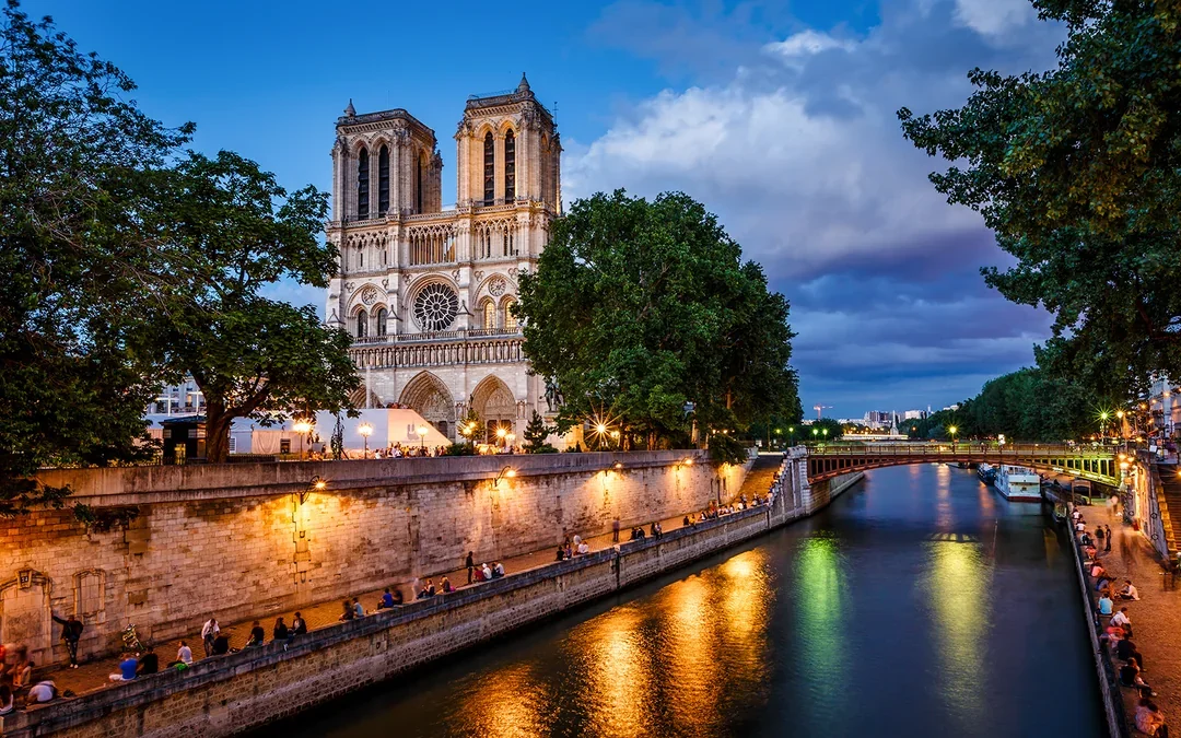 Tootbus: Paris Night Bus Tour Image 4