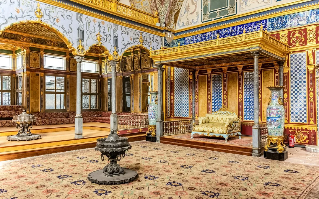 Topkapi Palace & Harem + Hagia Irene Skip-the-Line Guided Tour Image 2