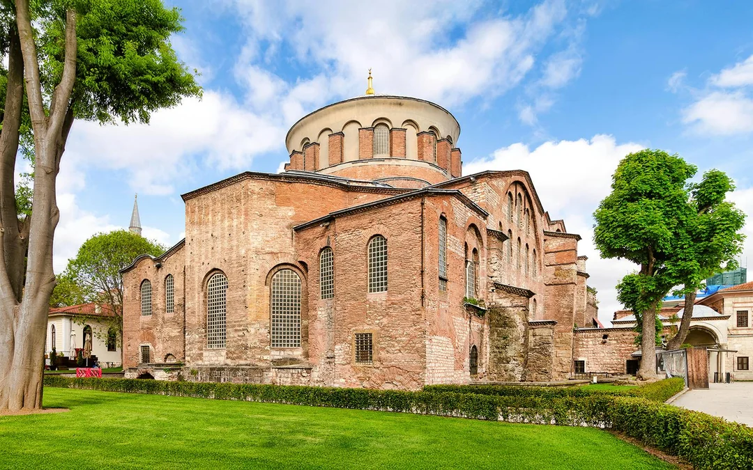 Topkapi Palace & Harem + Hagia Irene Skip-the-Line Guided Tour Image 5