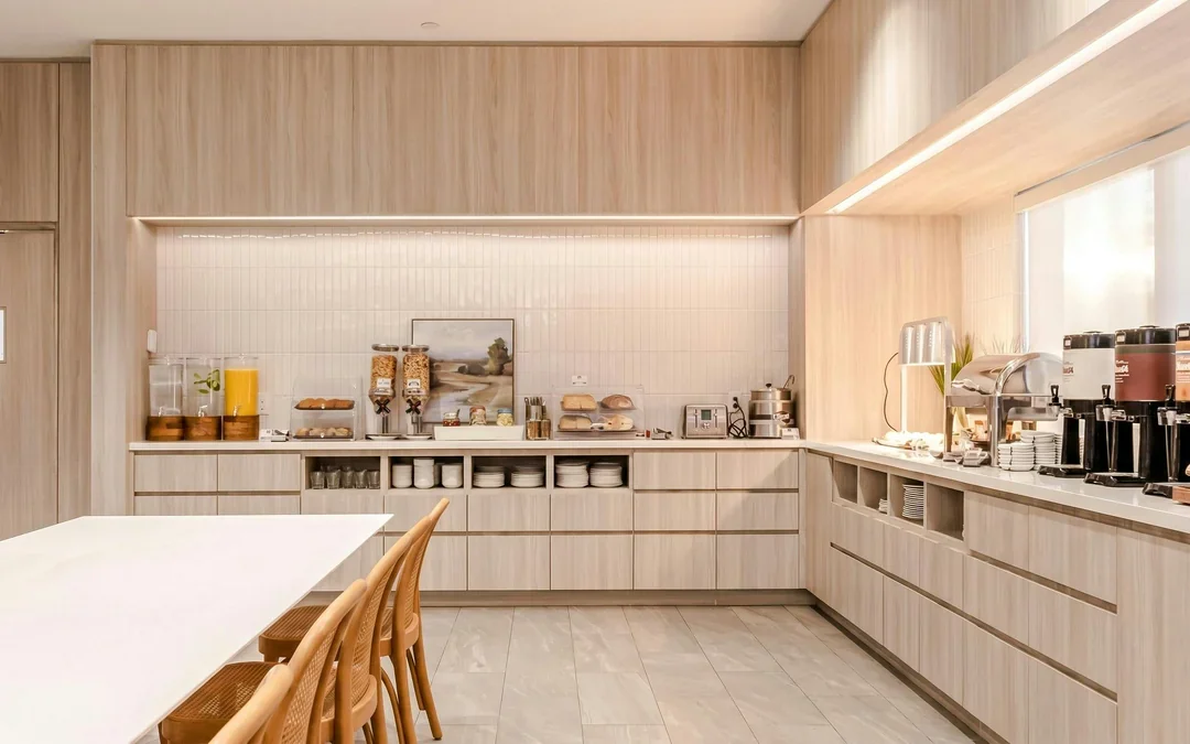 Toronto Pearson International Airport: Plaza Premium Lounge at Terminal 1 (Domestic Departures) Image 3