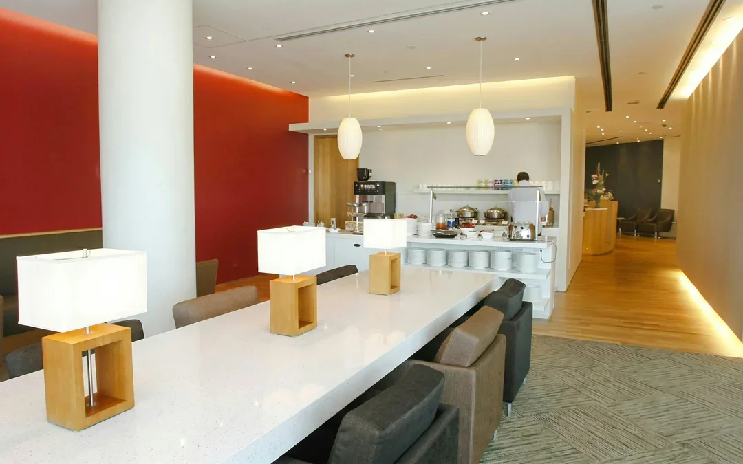 Toronto Pearson International Airport: Plaza Premium Lounge at Terminal 3 (Domestic Departures) Image 2