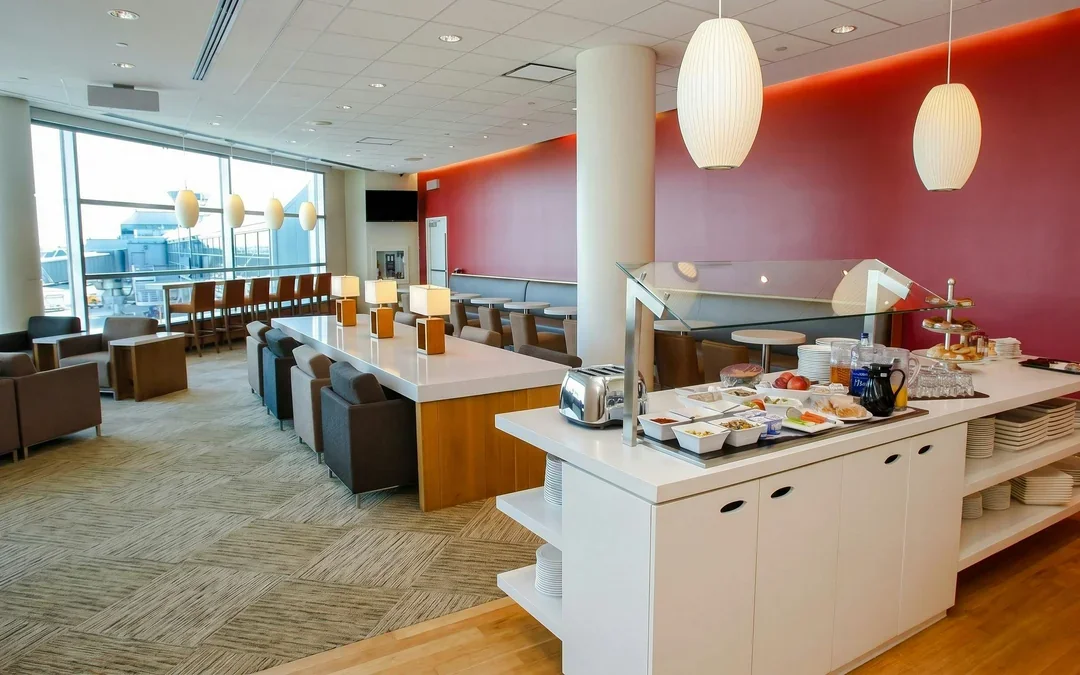 Toronto Pearson International Airport: Plaza Premium Lounge at Terminal 3 (Domestic Departures) Image 5